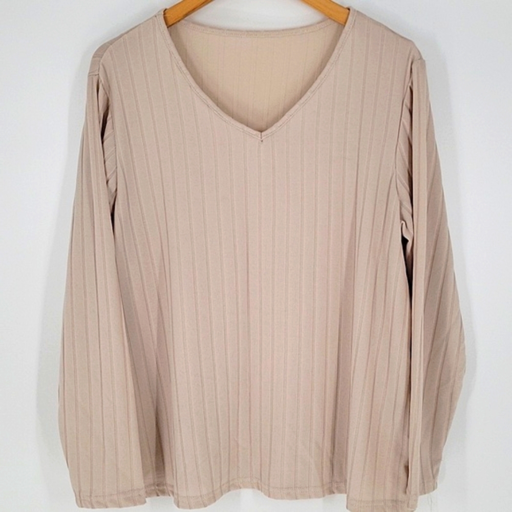 Cream V-Neck Women's Lightweight Ribbed Top NWOT